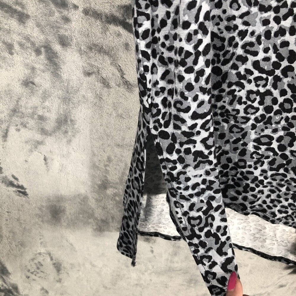 Zenana Grey Cheetah Print Loose Fit Long Length Top Women's Size Medium - Picture 6 of 12